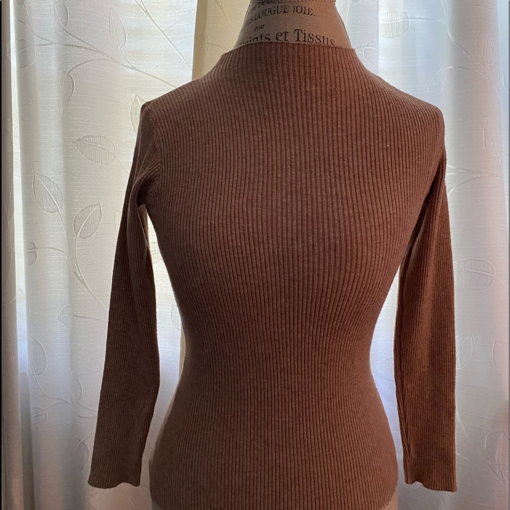 ChinStudio tan ribbed knit top. Size small